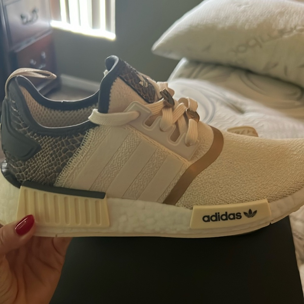 Ladies Adidas NMD_R1